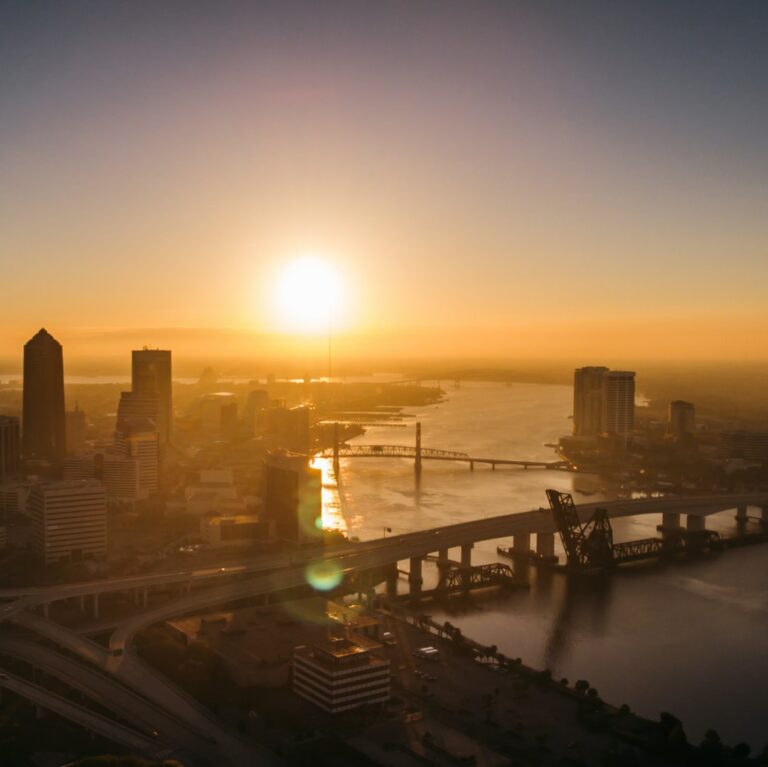 What is a Good Salary in Florida in 2024? Breakdown by City & Salary Levels