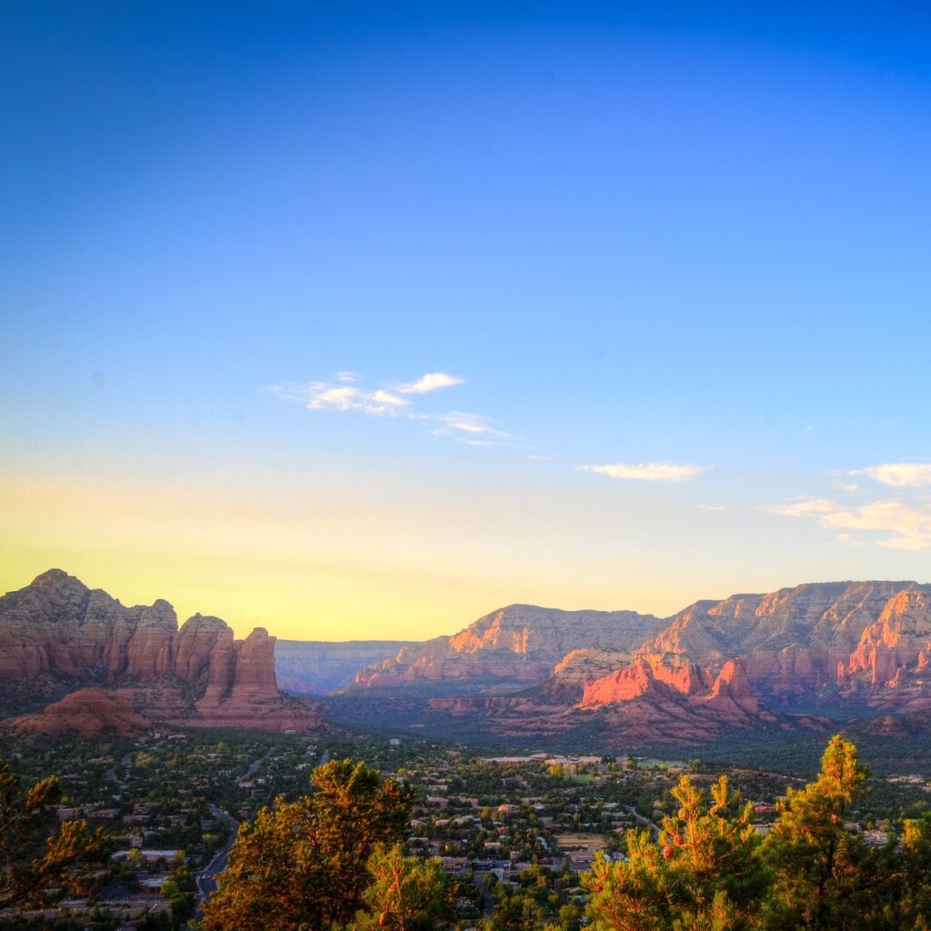Flagstaff vs Sedona 2023 Comparison for Visiting & Living