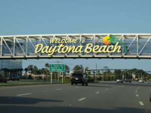 Best-5-Star- Oceanfront-Hotels-in-Daytona-Beach-Florida-Welcome-Sign