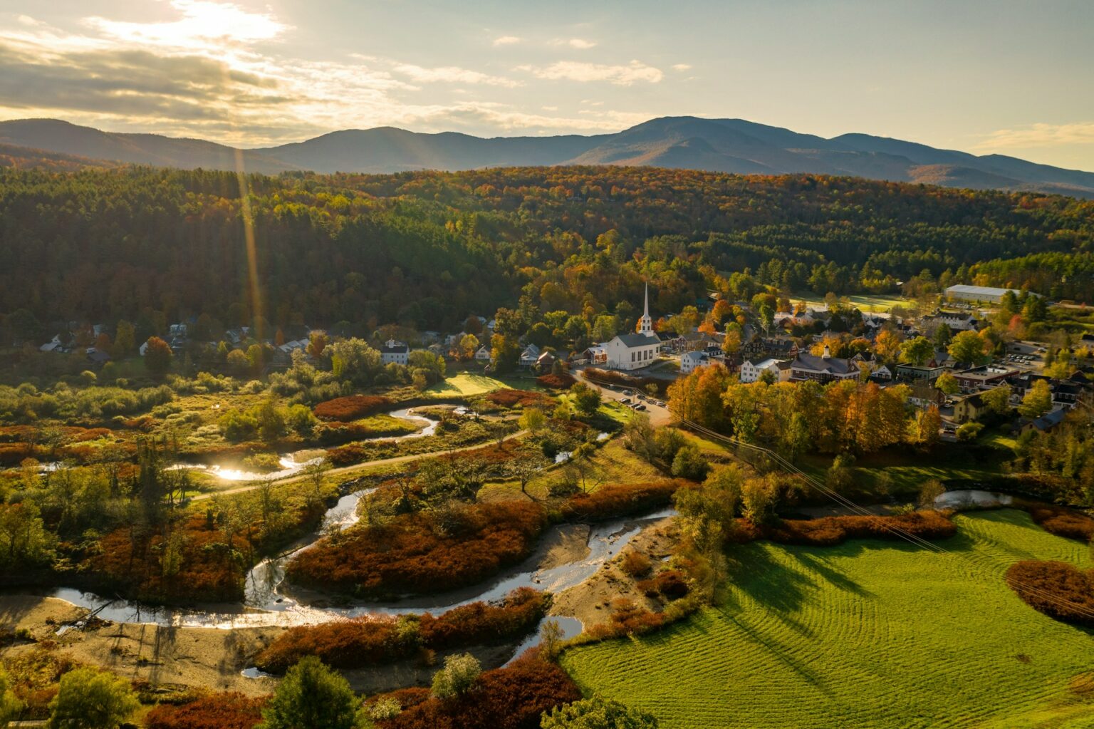 The 12 Best East Coast Mountain Towns in 2026 - Cute & Rugged