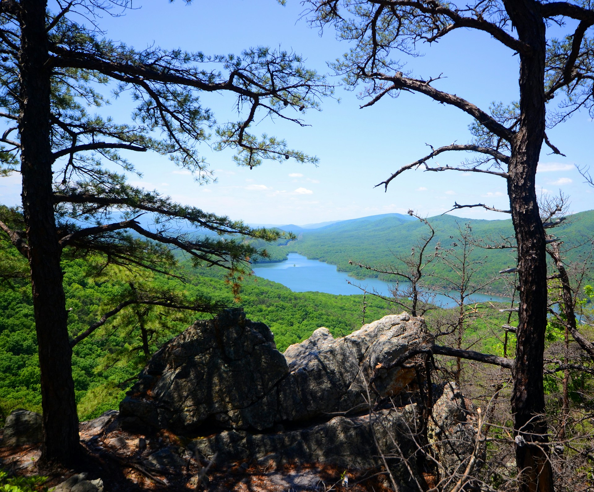The 12 Best East Coast Mountain Towns in 2026 - Cute & Rugged
