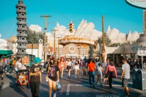 hotels-walking-distance-to-disneyland-with-free-breakfast-anaheim