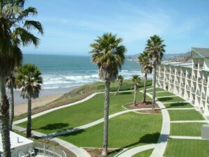 5 Kon Tiki Inn