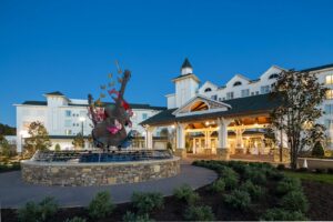 1. Dollywood's DreamMore Resort & Spa