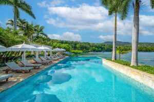 2. Round Hill Hotel and Villas