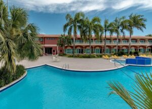 3. Hodelpa Garden Suites Golf & Convention Center