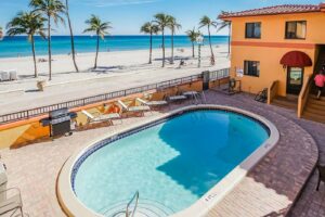 5. Hollywood Sands Resort