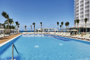 6. Hotel Riu Palace Paradise Island