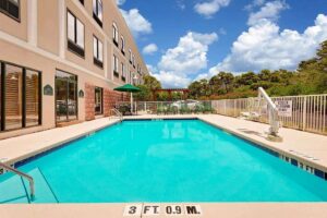 7. Wingate by Wyndham Destin