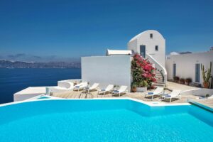 8. Apanemo Hotel & Suites
