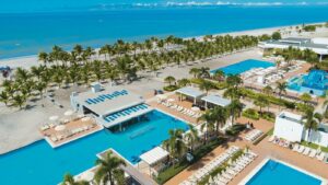 8. Hotel Riu Playa Blanca