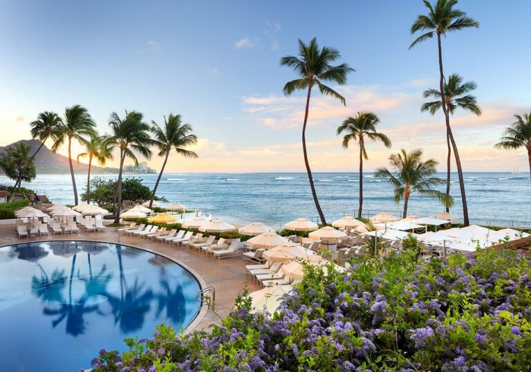 The 8 Best Waikiki Beachfront Resorts Right on the Surf Sand