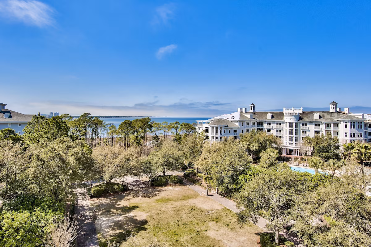 4. Grand Sandestin 6th Floor Studio with Amazing Bay View
