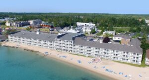 5. Hamilton Inn Select Beachfront Mackinaw City