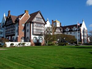 5. Montauk Manor