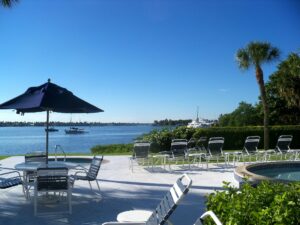 6. Hilton Vacation Club Charter Club Naples Bay