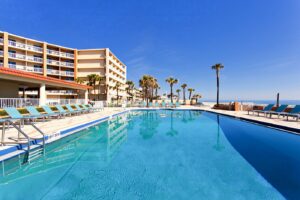 6. Holiday Inn & Suites Daytona Beach on the Ocean