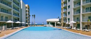 8. Peninsula Island Resort & Spa