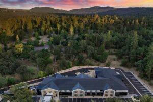 8. The Inelle, Oakhurst Yosemite, a Tribute Portfolio Hotel