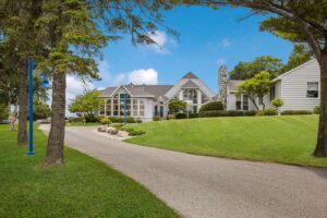 2. Best Western Harbour Pointe Lakefront