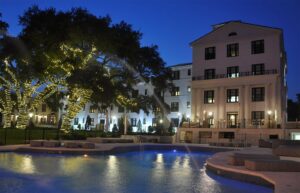2. White House Hotel