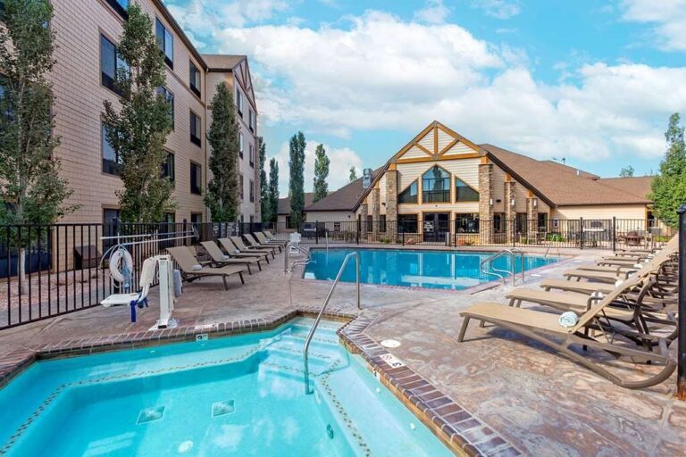 7 Best Places to Stay Near Bryce Canyon National Park - 5 Mins Away