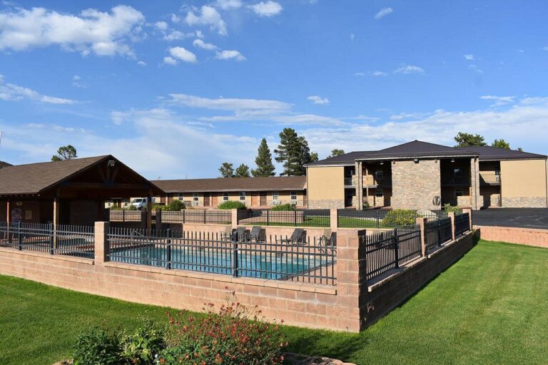 7 Best Places to Stay Near Bryce Canyon National Park - 5 Mins Away