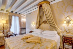 7. Hotel Canal Grande