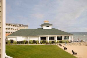 8. Breakers Resort and Beach Bar