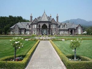 8. Ledson Hotel