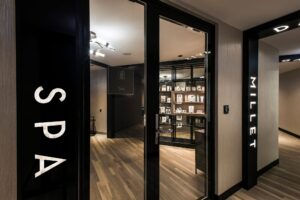 2. LondonHouse Chicago, Curio Collection by Hilton