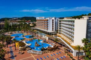 5. Aparthotel Costa Encantada