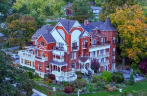 5. Niagara Grandview Boutique Hotel