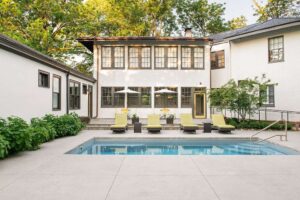 5. Oakhurst Inn