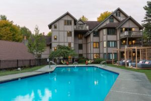 6. Field Guide Lodge