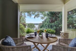 3. Lookout Point Lakeside Inn