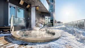 6. Warwick Le Crystal - Montréal