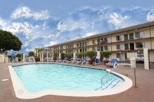 7. Best Western Surf City