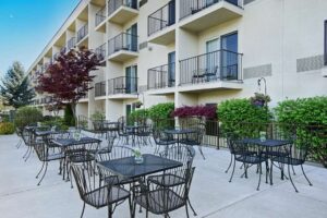 7. Oxford Suites Yakima