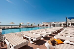 8. Reges Oceanfront Resort