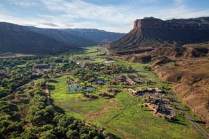 best mountain resorts in Colorado