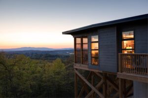 6. Iris Inn