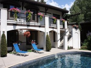 7. St. Moritz Lodge & Condominiums