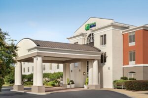 8. Holiday Inn Express & Suites Auburn - University Area