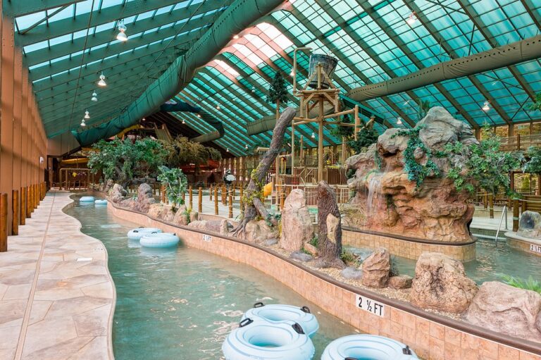 The 6 best pigeon forge hotels with indoor water park slides lazy