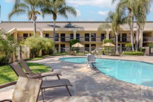 2. Best Western Plus South Coast Inn