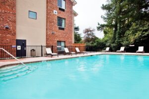 5. Holiday Inn Express & Suites Buford NE - Lake Lanier