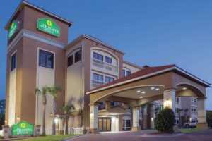 7. La Quinta Inn & Suites by Wyndham Fort Walton Beach