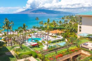 best luxury resorts in Maui