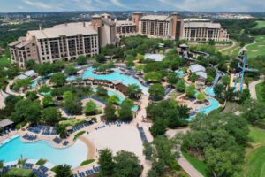 best resorts in San Antonio with water park